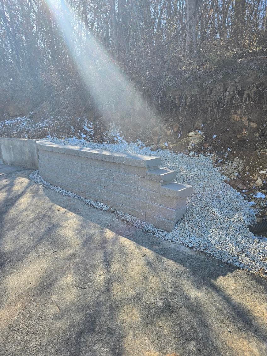 Gallery photos for Retaining Wall Installation in Barnhart and Washington: Image #3