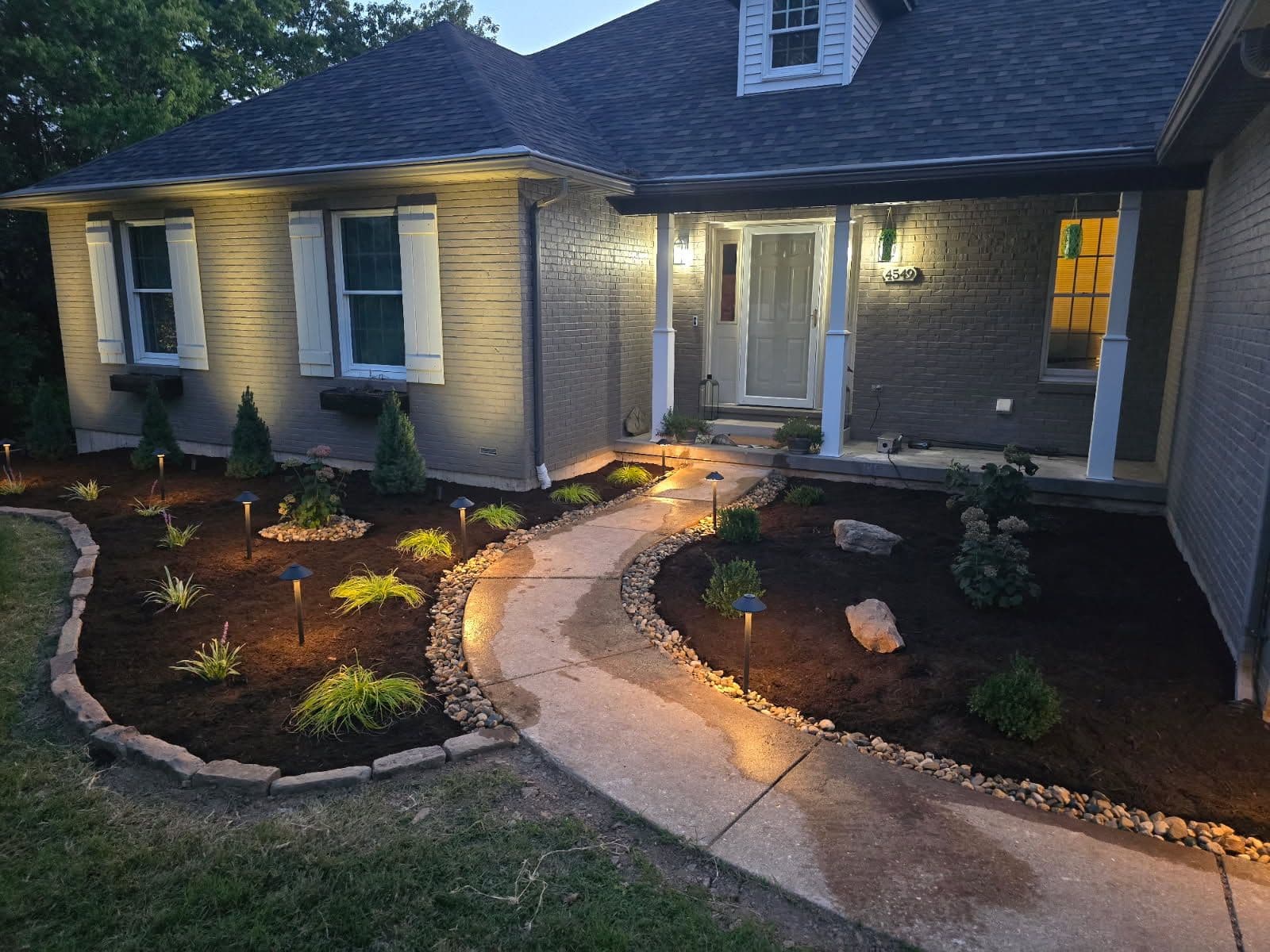 Gallery photos for Elegant Landscape Transformation with Lighting: Image #1